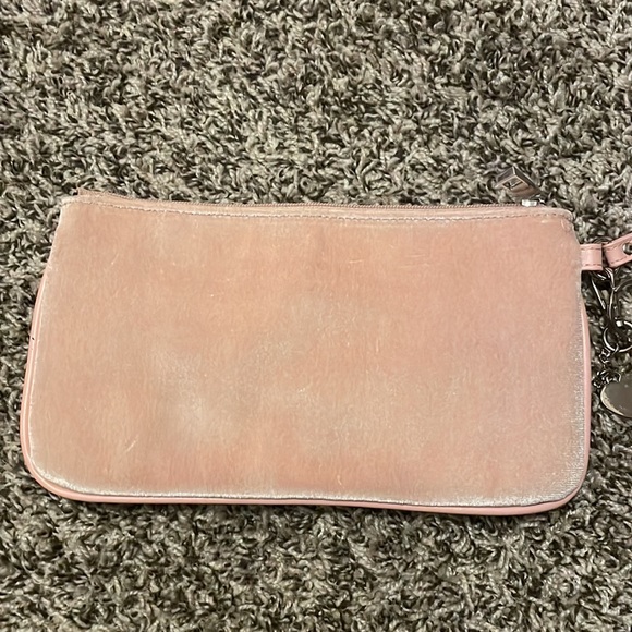 Guess pink wristlet - Picture 4 of 7